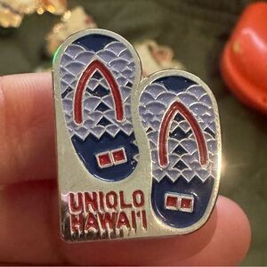 Uniqlo Silver and Blue Hawaii Pin